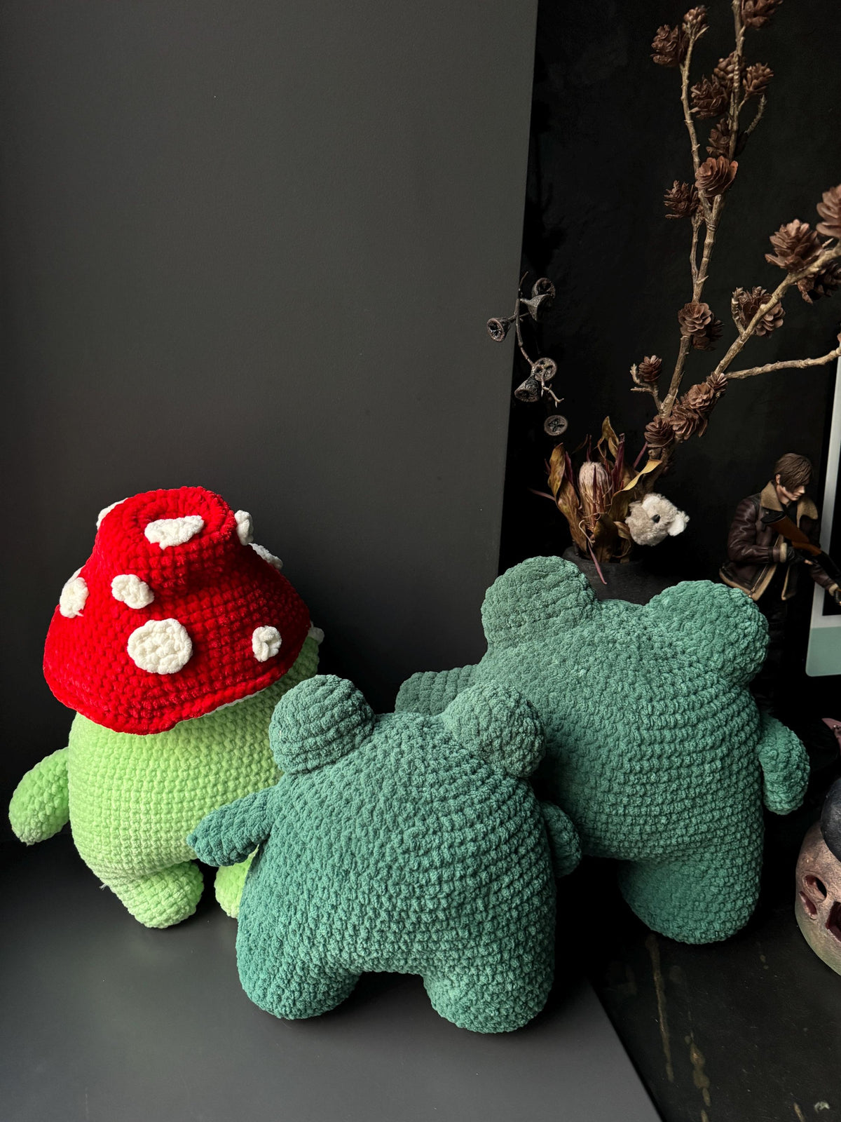 Plush Crochet Frog Pillow – Handmade Velvet Frog Toy, Soft Decorative Frog for Home Interior
