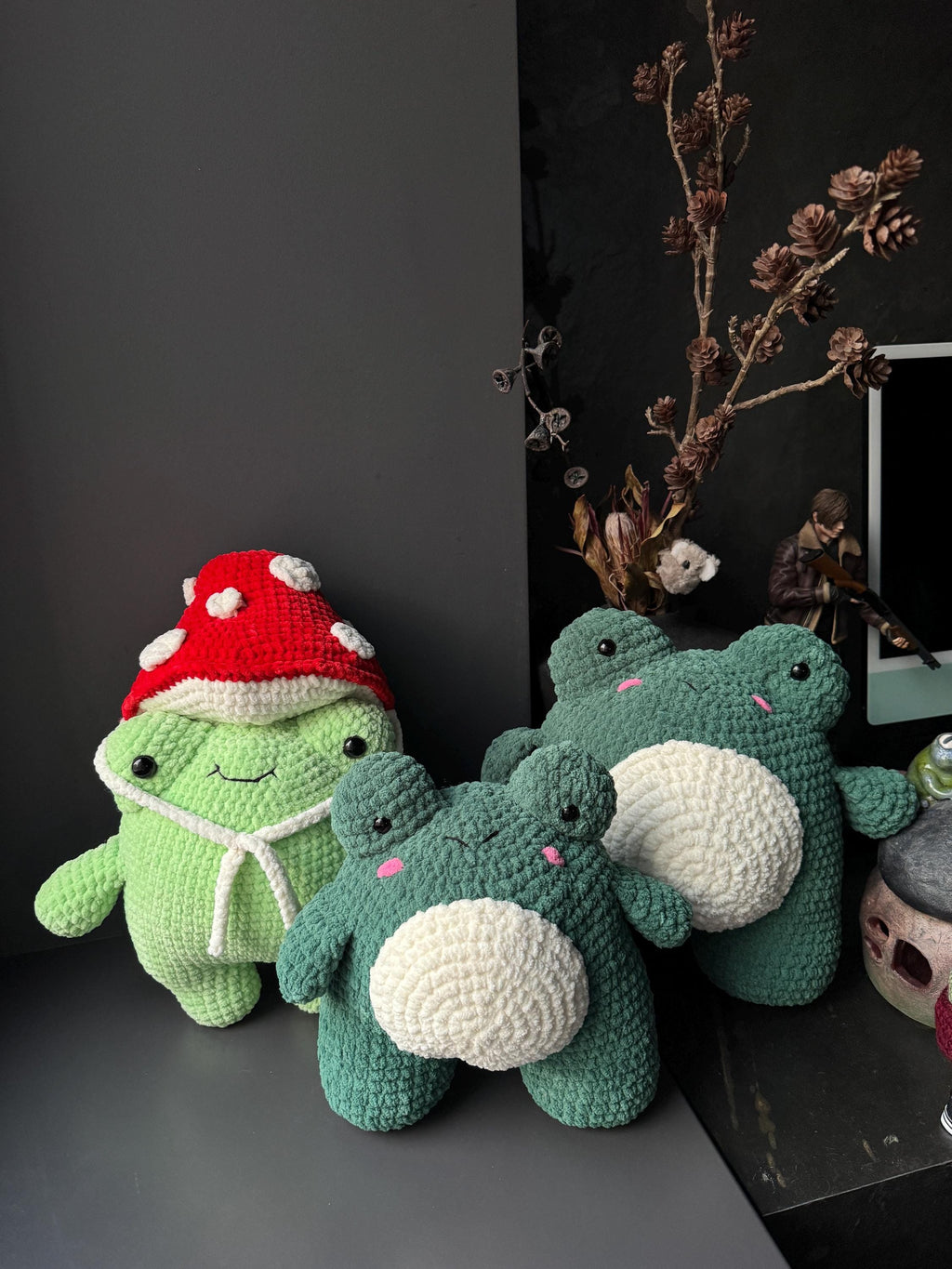 Plush Crochet Frog Pillow – Handmade Velvet Frog Toy, Soft Decorative Frog for Home Interior