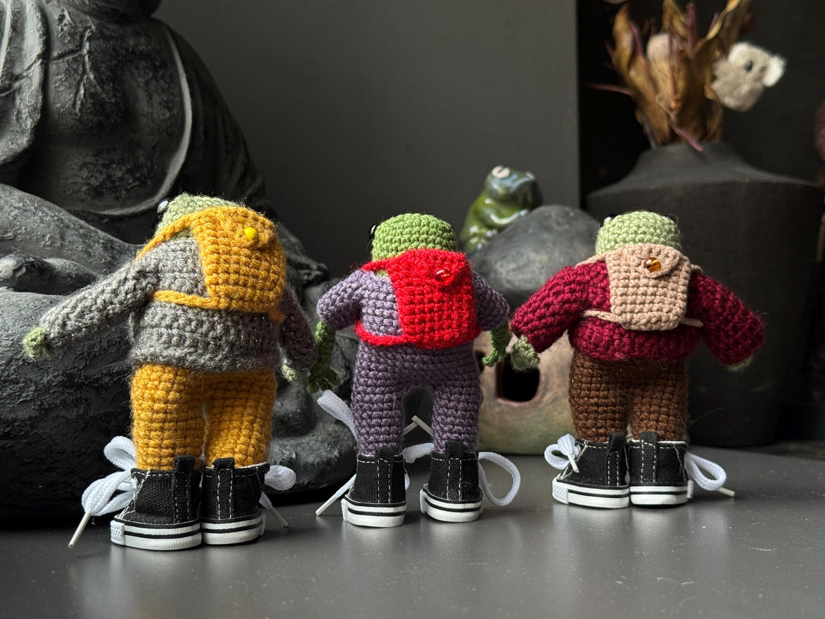 Poseable Crochet Frog Figurines – Handmade Mini Frogs with Metal Armature, Dressed Collectible