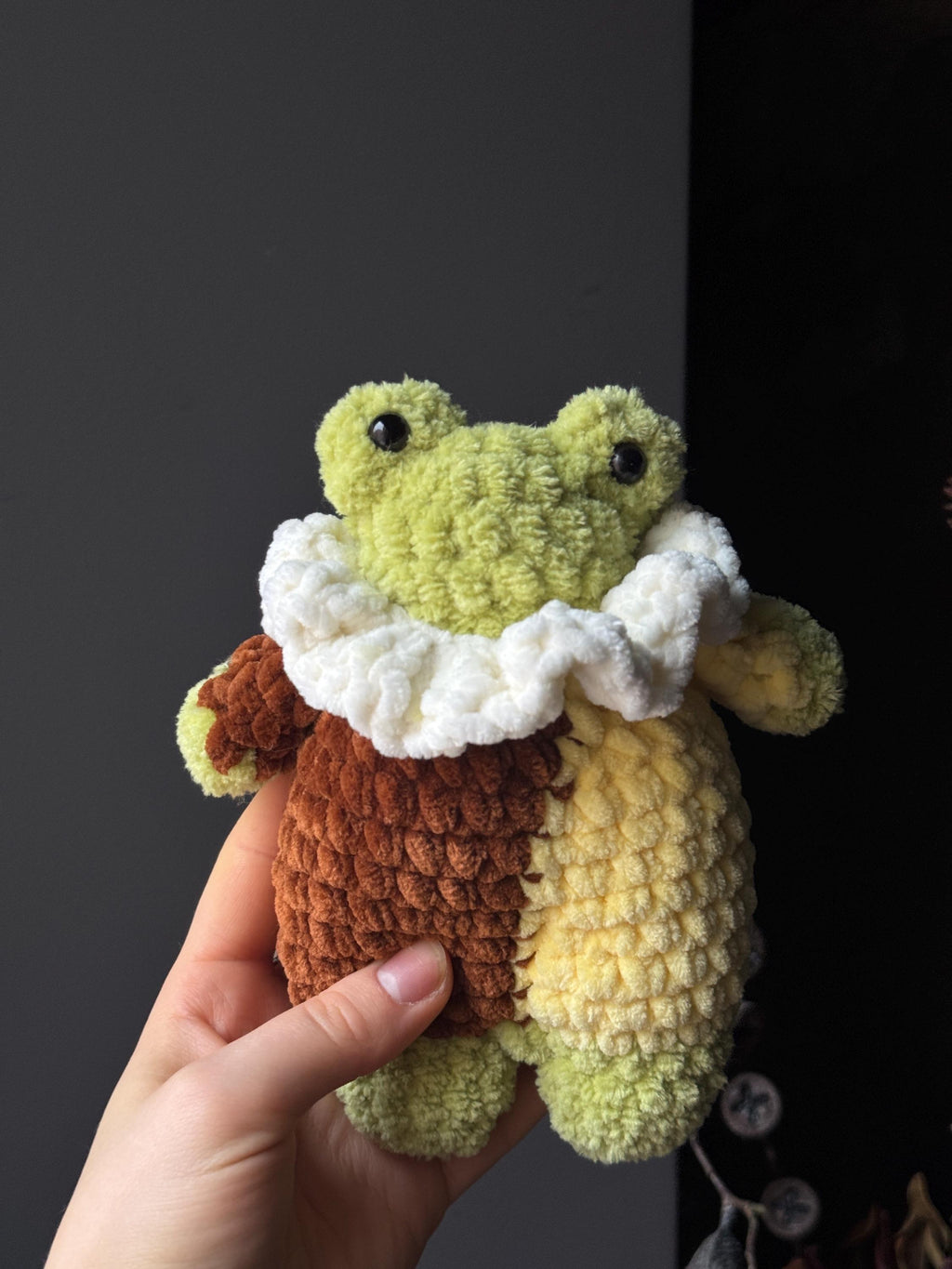 Handmade Plush Frog Toy – Soft Velvet Crochet Frog, Cute Amigurumi Frog Doll