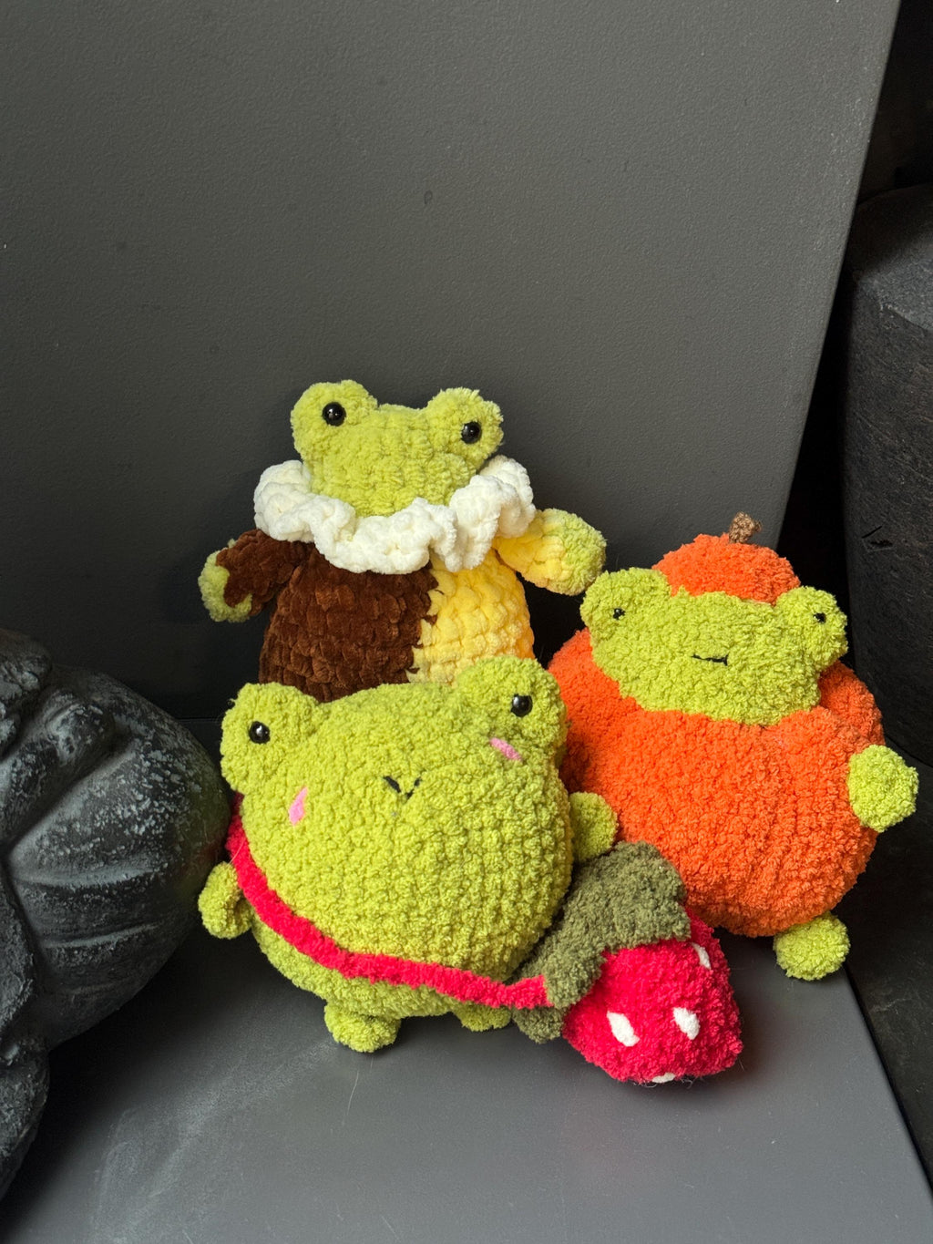 Handmade Plush Frog Toy – Soft Velvet Crochet Frog, Cute Amigurumi Frog Doll