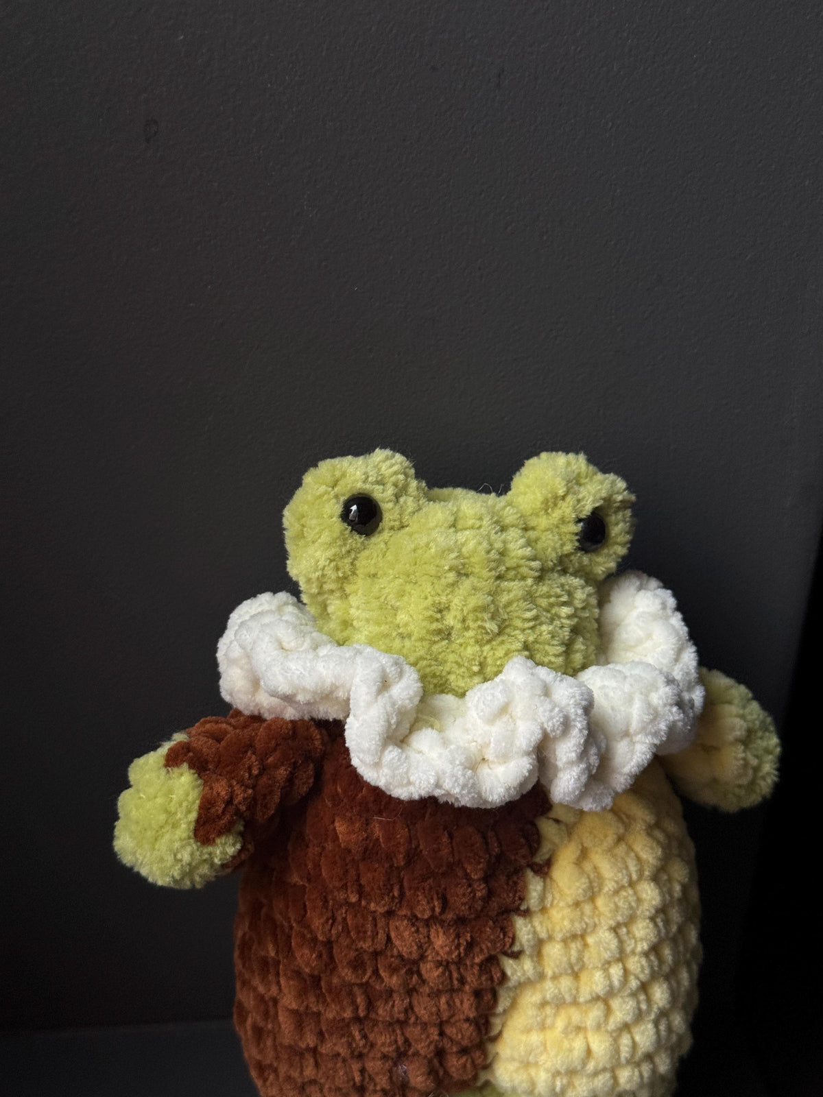 Handmade Plush Frog Toy – Soft Velvet Crochet Frog, Cute Amigurumi Frog Doll