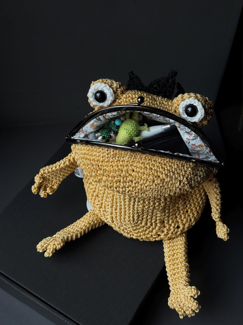 Crochet Frog Bag – Yellow Frog Purse with Black Crown – Kawaii Handmade Animal Bag – Frog Gift – Cute Coin Purse