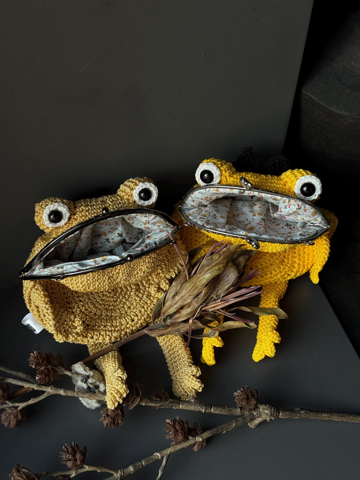 Crochet Frog Bag – Yellow Frog Purse with Black Crown – Kawaii Handmade Animal Bag – Frog Gift – Cute Coin Purse
