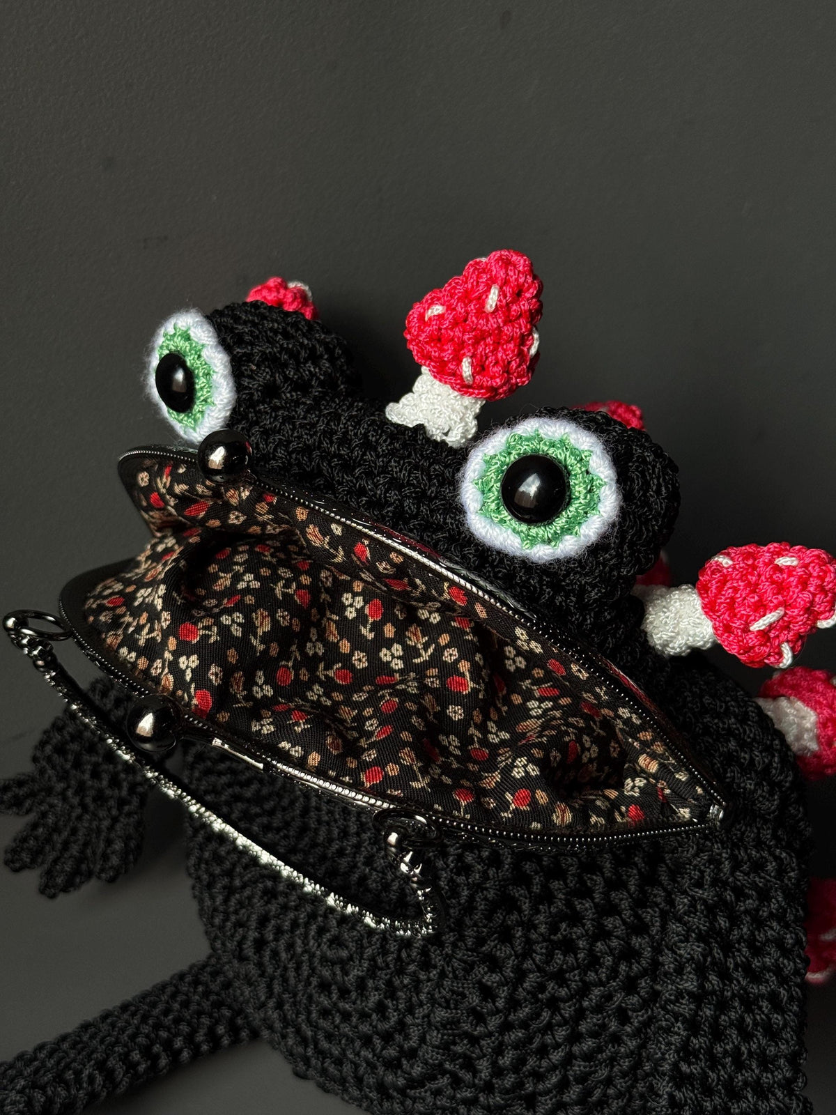 Forest Frog Bag — Goblincore Crochet Toad Purse with Mushrooms — Cottagecore Crossbody — Handmade Kaeru Frog Bag