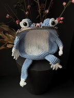 Handmade Crochet Toad Bag – Unique Kawaii Crossbody Purse with Roses and Pearls – Whimsical Blue Amigurumi Frog Gift for Her