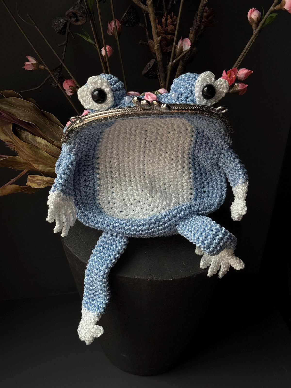 Handmade Crochet Toad Bag – Unique Kawaii Crossbody Purse with Roses and Pearls – Whimsical Blue Amigurumi Frog Gift for Her
