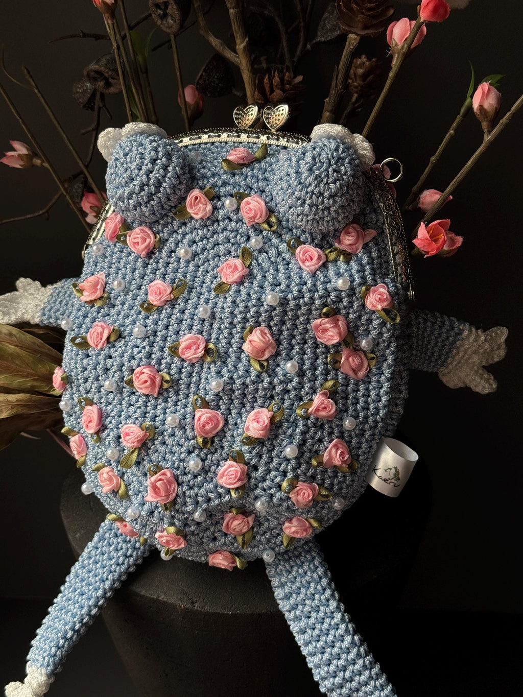 Handmade Crochet Toad Bag – Unique Kawaii Crossbody Purse with Roses and Pearls – Whimsical Blue Amigurumi Frog Gift for Her