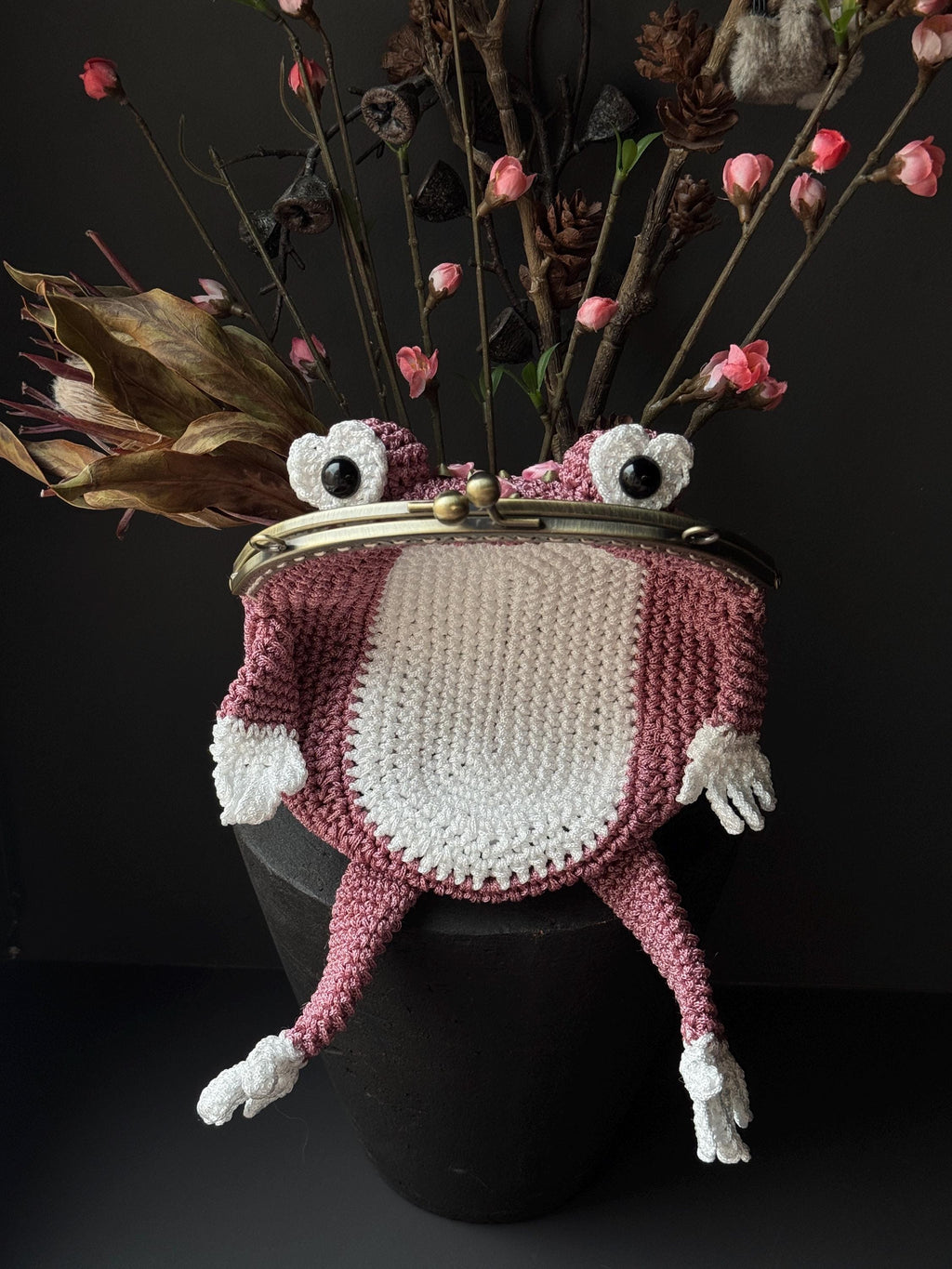 Handmade Crochet Frog Bag – Unique Kawaii Crossbody Purse with Roses – Quirky Gift for Her