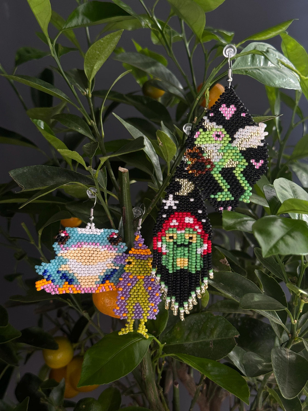 Beaded Frog Earrings – Handmade Goblincore Toad Jewelry, Witchy Cottagecore Seed Bead Statement Earrings, Unique Frog Lover Gift