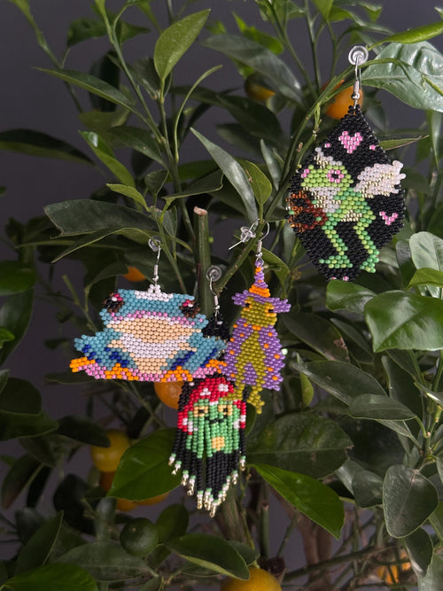 Beaded Frog Earrings – Handmade Goblincore Toad Jewelry, Witchy Cottagecore Seed Bead Statement Earrings, Unique Frog Lover Gift