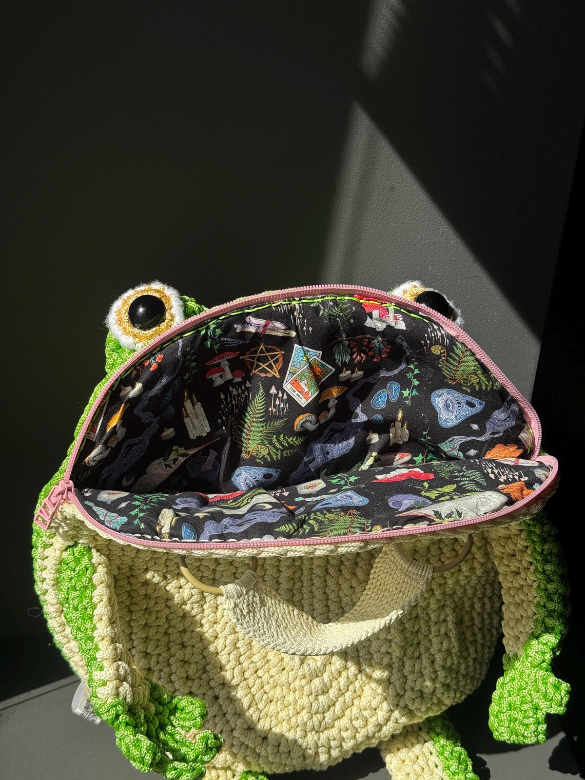 Witch Frog Backpack Crochet Bag – Handmade Frog Backpack with Witch Hat, Goblincore Backpack
