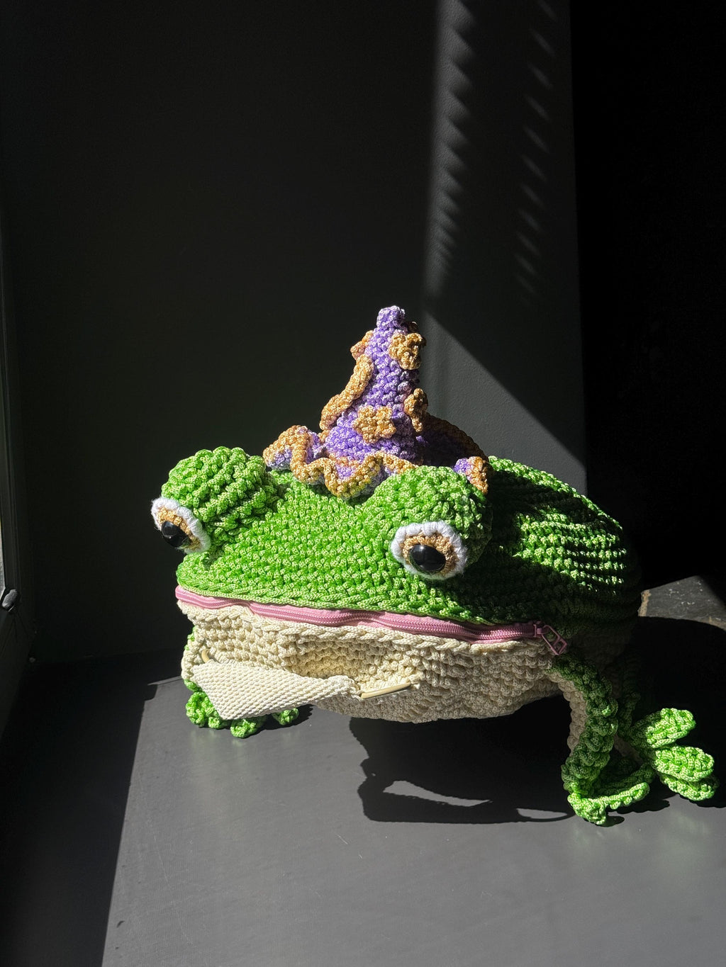 Witch Frog Backpack Crochet Bag – Handmade Frog Backpack with Witch Hat, Goblincore Backpack