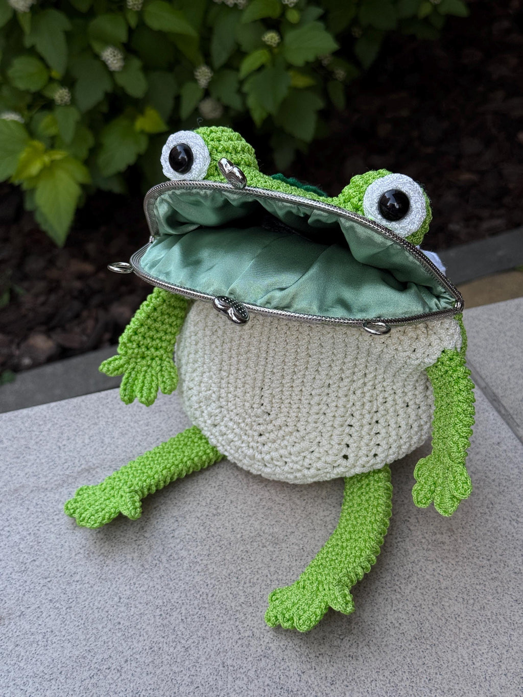 Green Frog Purse with Flowers and Leaves – Crochet Frog bag