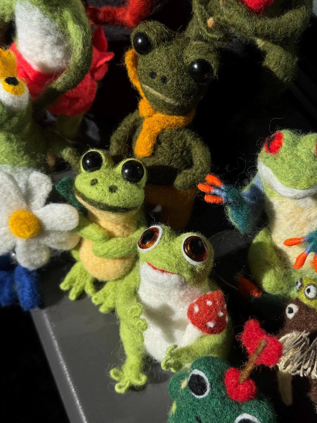 Needle Felted Frog Figurine, Handmade Wool Frog Sculpture, Collectible Frog Decor, Felted Animal, Cottagecore Shelf Decor