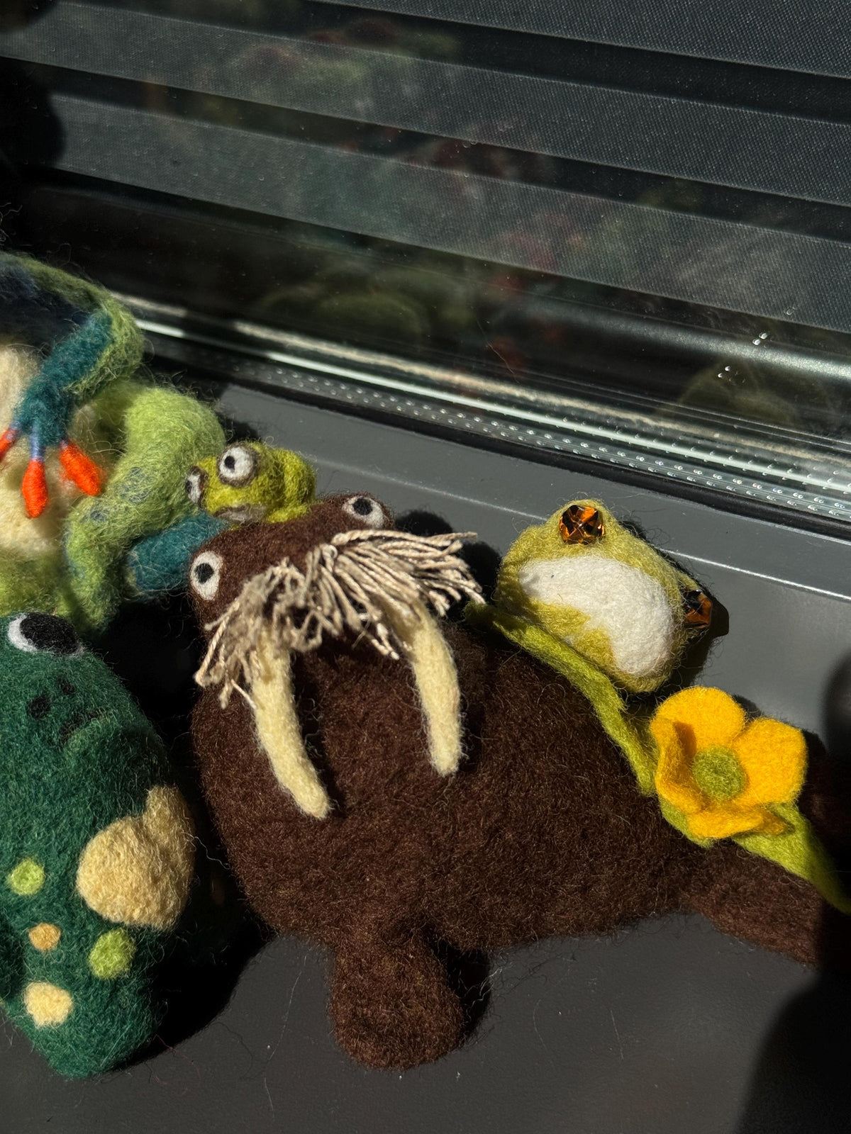 Needle Felted Frog Figurine, Handmade Wool Frog Sculpture, Collectible Frog Decor, Felted Animal, Cottagecore Shelf Decor