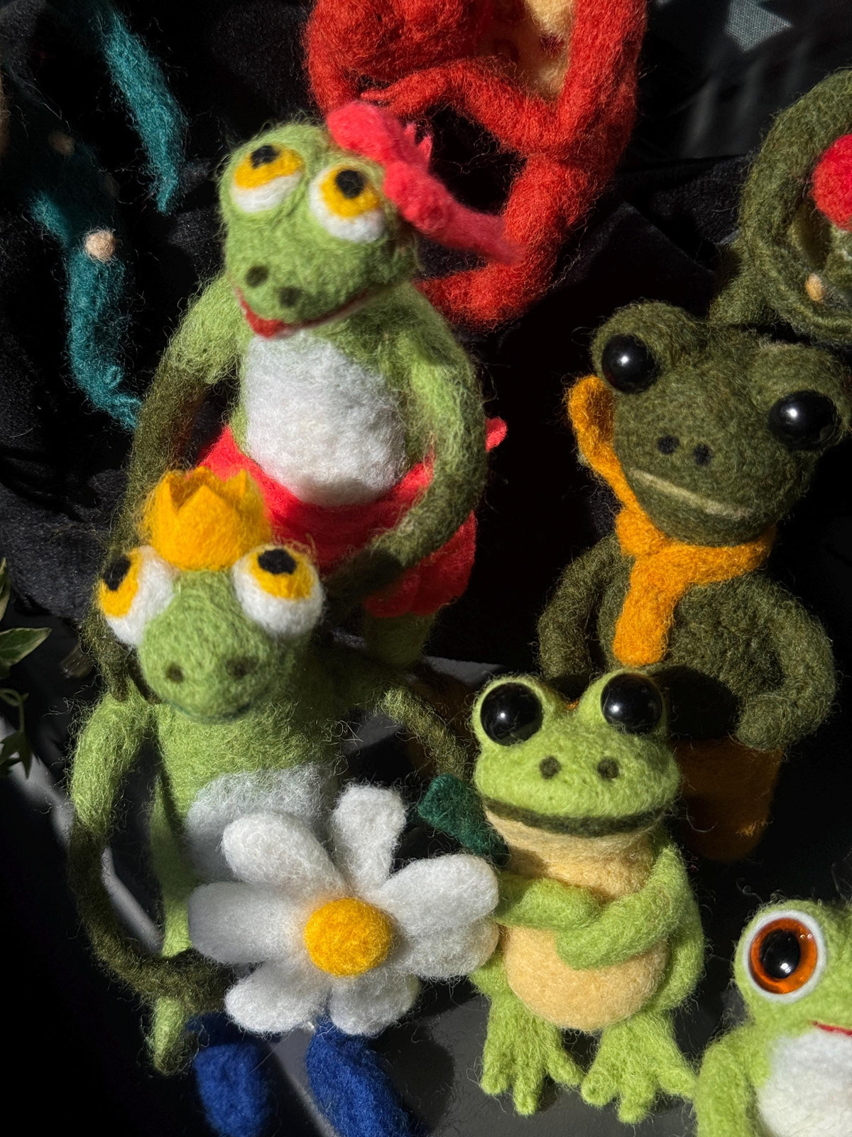 Needle Felted Frog Figurine, Handmade Wool Frog Sculpture, Collectible Frog Decor, Felted Animal, Cottagecore Shelf Decor