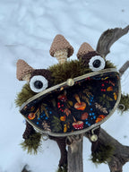 Forest Frog Bag — Goblincore Crochet Toad Purse with Mushrooms & Moss — Cottagecore Crossbody — Handmade Kaeru Frog Bag