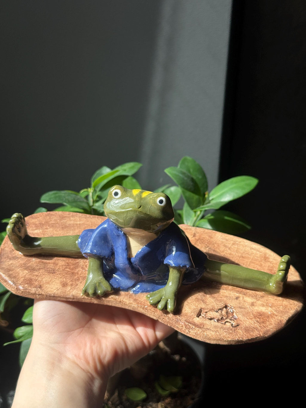 Handmade Frog Incense Holder – Zen Japanese Style Pottery | Green Frog in Kimono, Anime Inspired Ceramic Sculpture