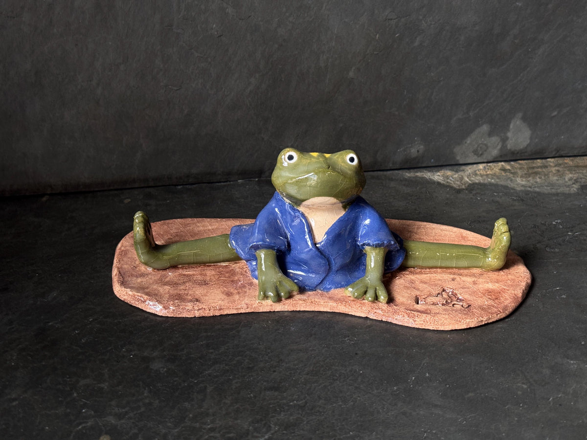 Handmade Frog Incense Holder – Zen Japanese Style Pottery | Green Frog in Kimono, Anime Inspired Ceramic Sculpture