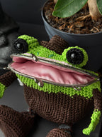 Detective Frog Crochet Bag, Frog Crossbody Purse, Handmade Frog Bag with Hat & Shoes, Cottagecore Frog Gift