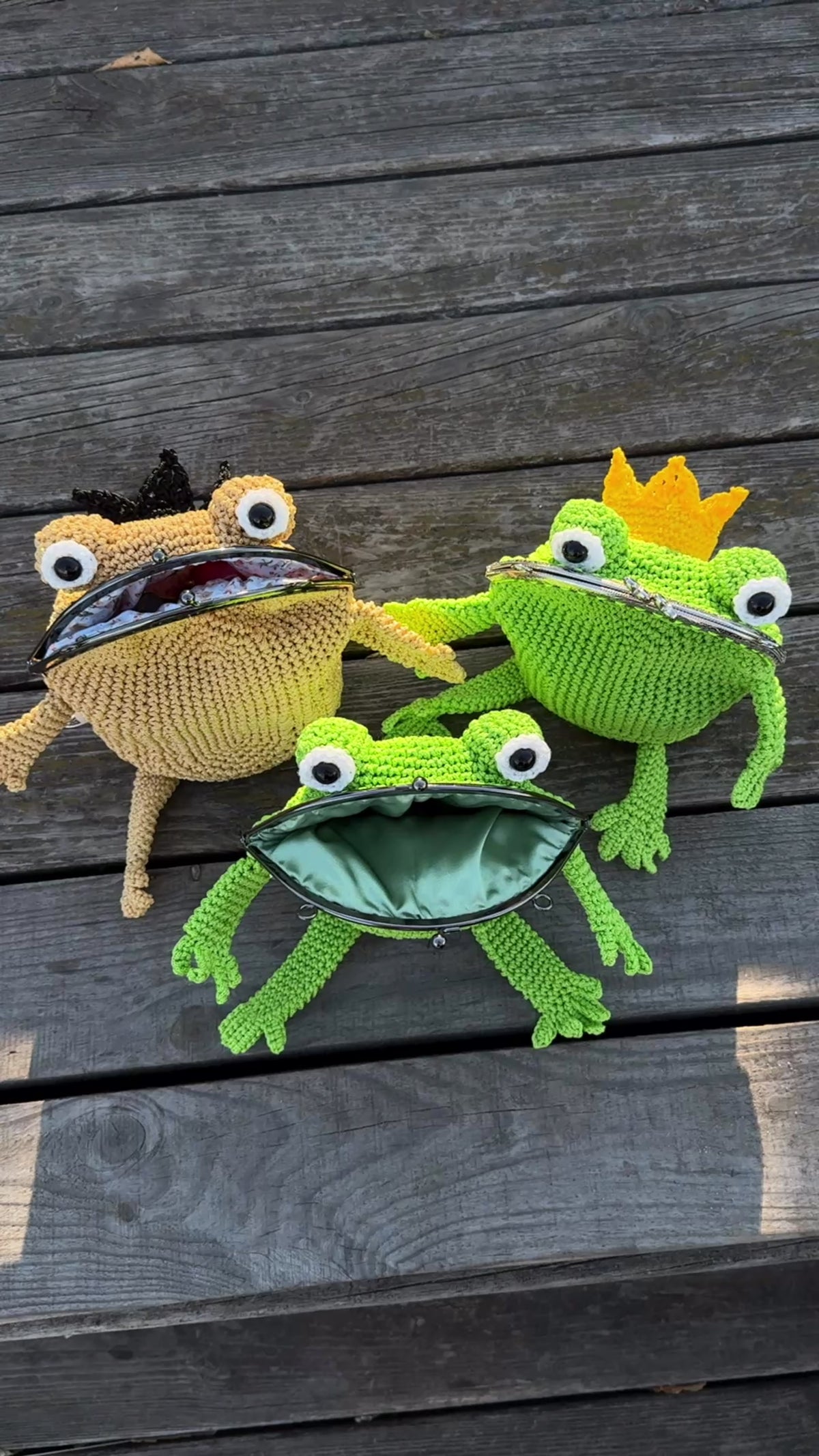 Queen Frog Bag