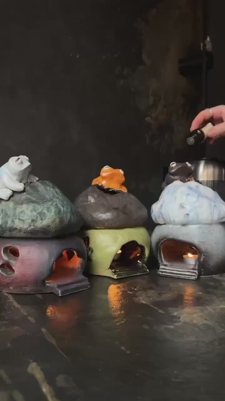 Aromatherapy Lamp – Handmade Ceramic Frog  House
